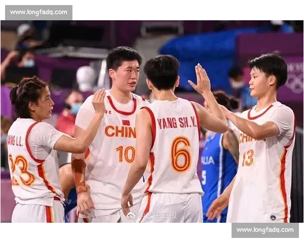 中国男篮迎战俄罗斯 强强对决激战正酣 赛场拼搏一触即发